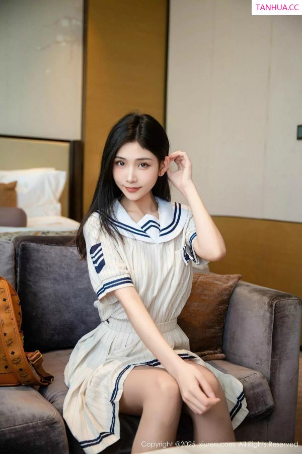  [XiuRen]高清写真图 2025.02.27 No.9942 刘婷婷 丝袜美腿第4张图片